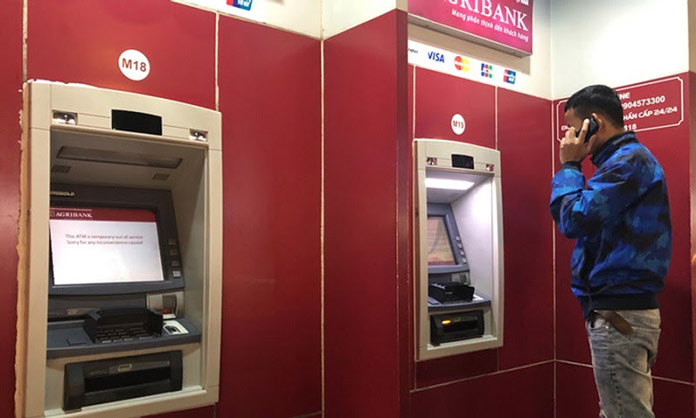 Bị nuốt thẻ ATM Techcombank phải làm sao? Cách lấy lại miễn phí